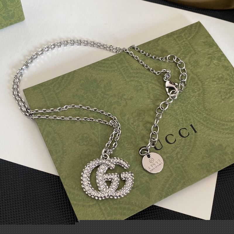 G*u*i necklaces